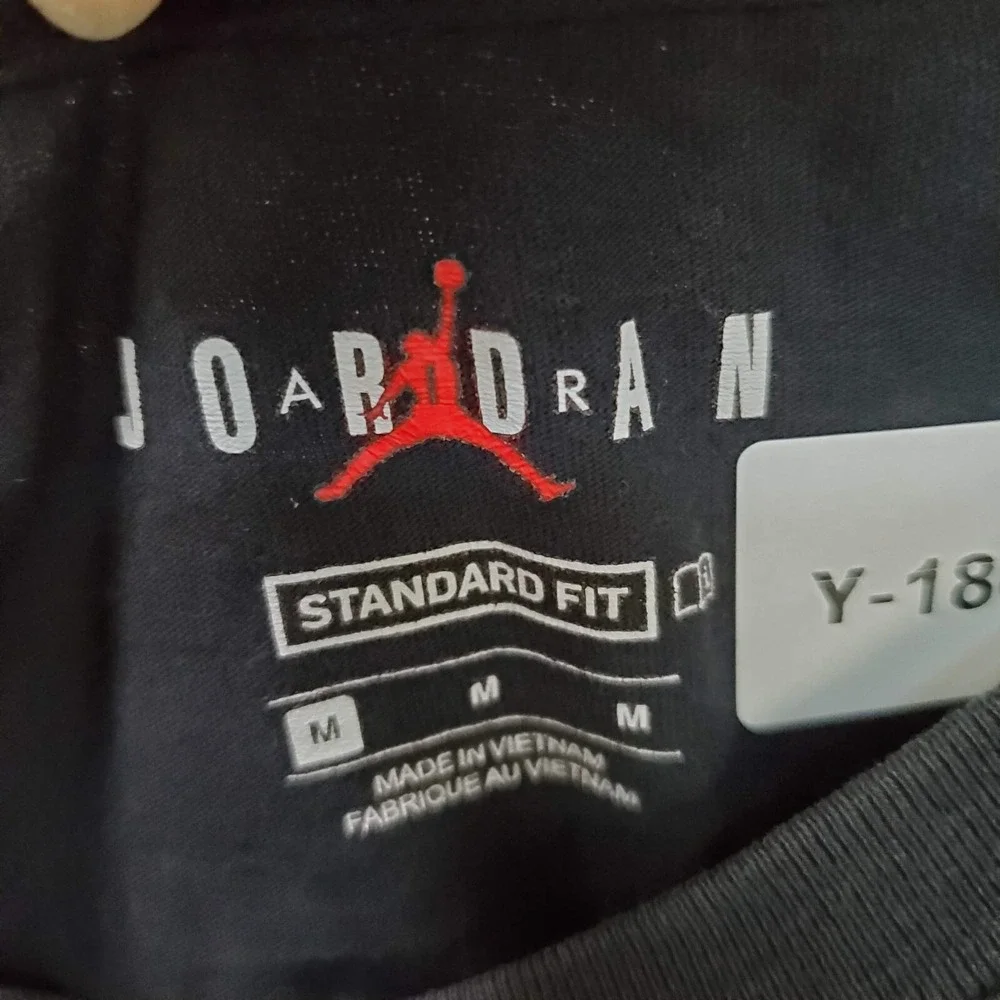 Air‎ Jordan Men Shirt Medium Black Logo Graphic Print Standard Fit Crew Neck Tee